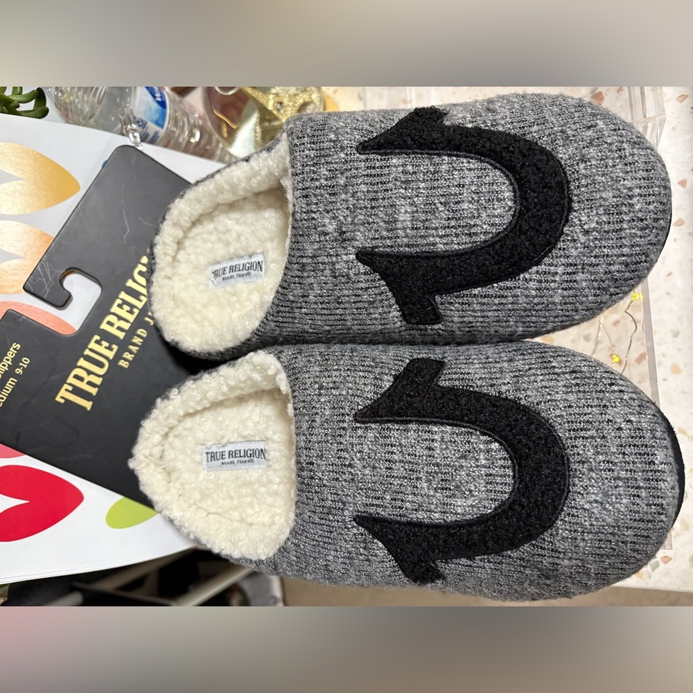NEW True Religion Mens Slippers, Medium 9/10 Gray w/Black Logo - Picture 13 of 14